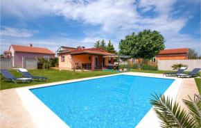 Отель Holiday Home Valbandon II  Штиньян